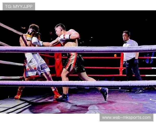 拳击老将刘伟憾负后跪别拳台，二十五年生涯落幕